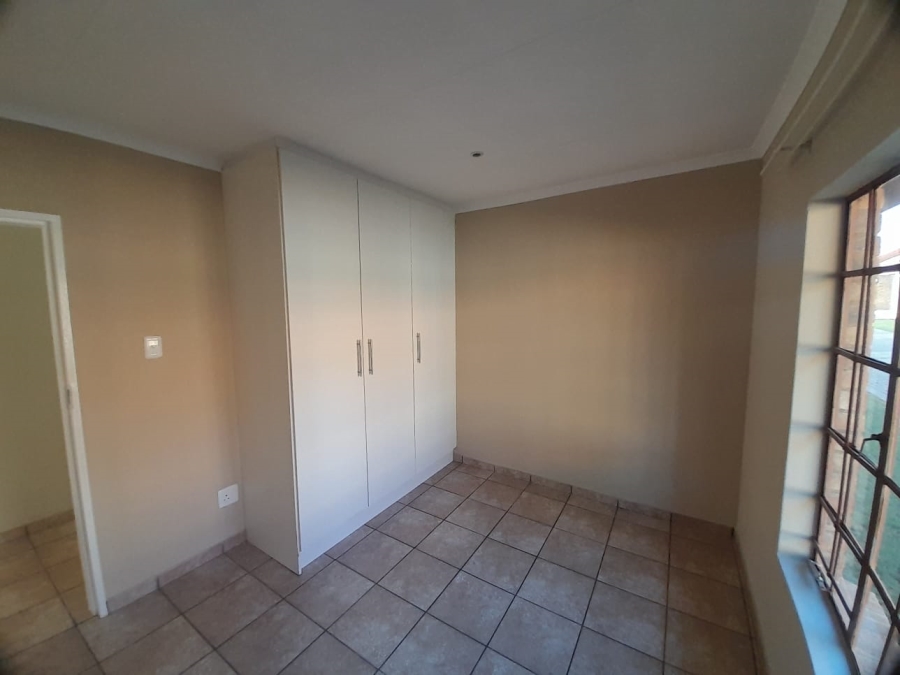 To Let 3 Bedroom Property for Rent in Kookrus Gauteng