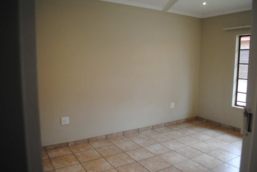 To Let 3 Bedroom Property for Rent in Kookrus Gauteng