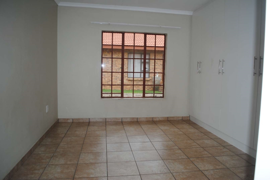 To Let 3 Bedroom Property for Rent in Kookrus Gauteng