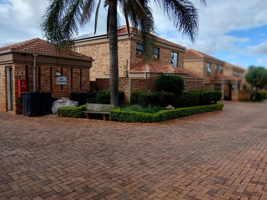 To Let 3 Bedroom Property for Rent in Ruimsig Gauteng