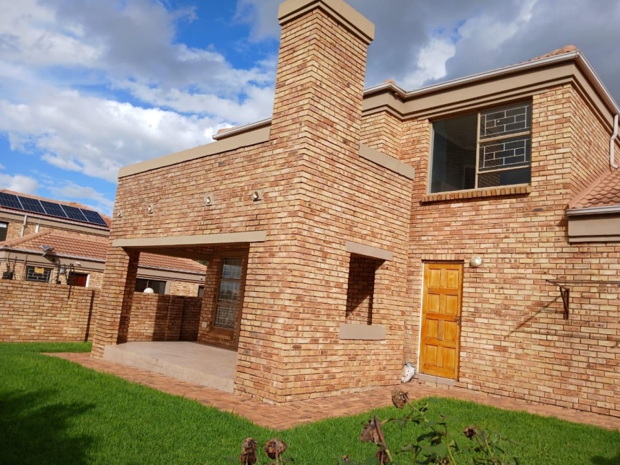 To Let 3 Bedroom Property for Rent in Ruimsig Gauteng