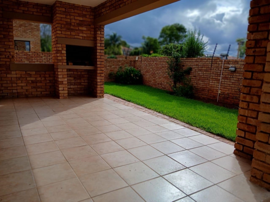 To Let 3 Bedroom Property for Rent in Ruimsig Gauteng