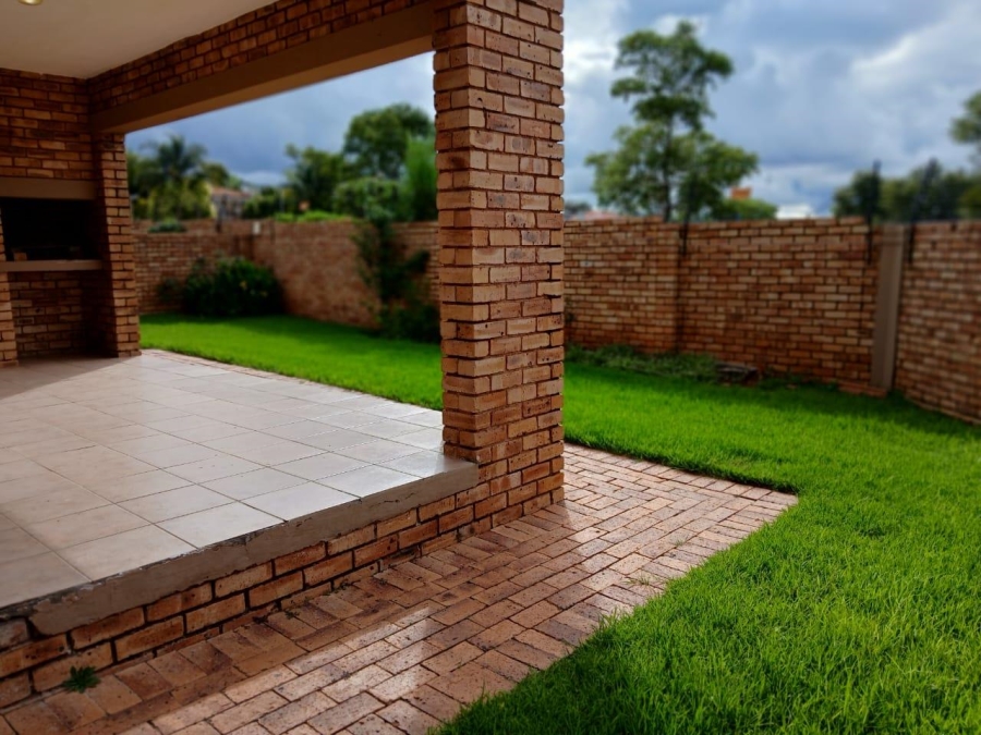 To Let 3 Bedroom Property for Rent in Ruimsig Gauteng