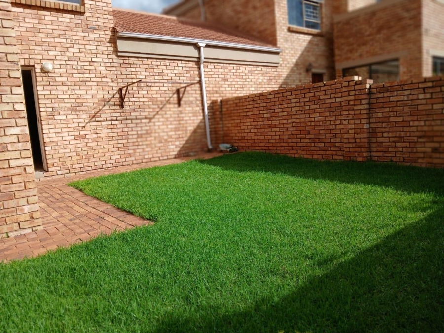 To Let 3 Bedroom Property for Rent in Ruimsig Gauteng