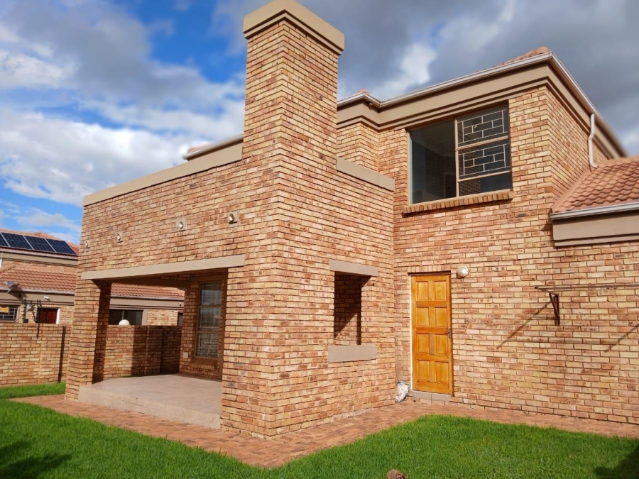 To Let 3 Bedroom Property for Rent in Ruimsig Gauteng