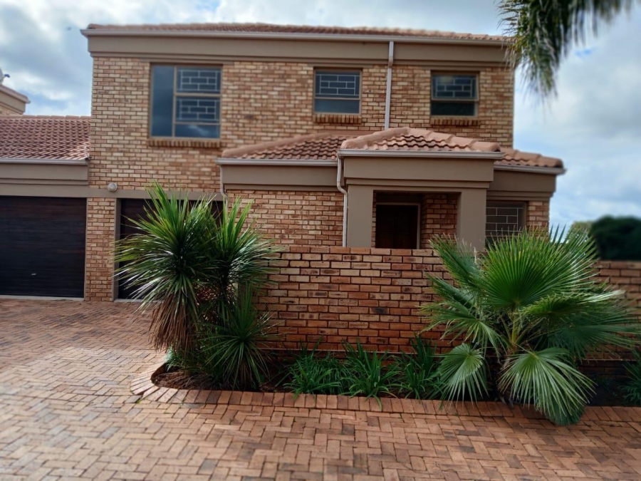 To Let 3 Bedroom Property for Rent in Ruimsig Gauteng