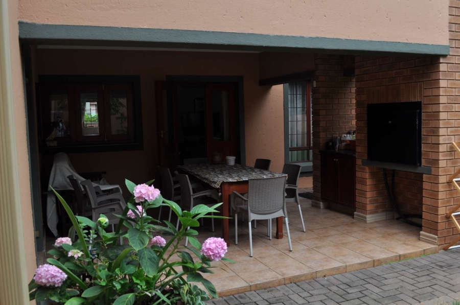 3 Bedroom Property for Sale in Faerie Glen Gauteng