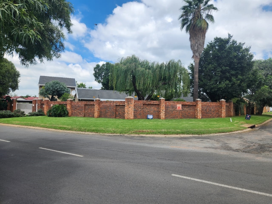 4 Bedroom Property for Sale in Brackenhurst Gauteng