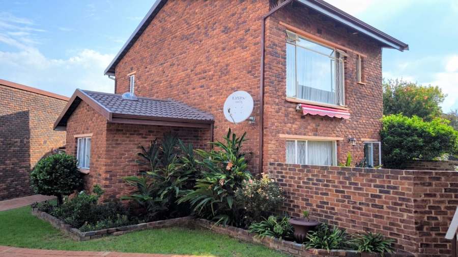 3 Bedroom Property for Sale in Brackenhurst Gauteng