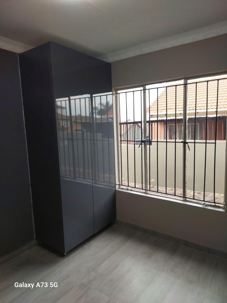 To Let 3 Bedroom Property for Rent in Olievenhoutbosch A H Gauteng