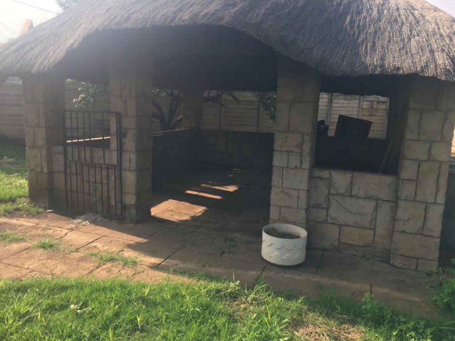 4 Bedroom Property for Sale in Wierdapark Gauteng