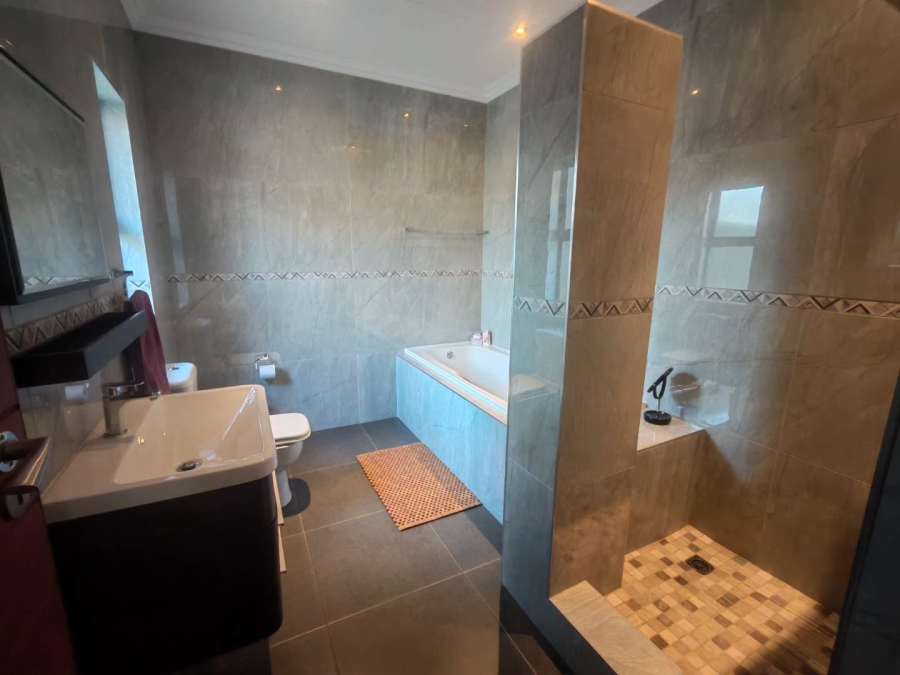 5 Bedroom Property for Sale in Zwartkop Golf Estate Gauteng