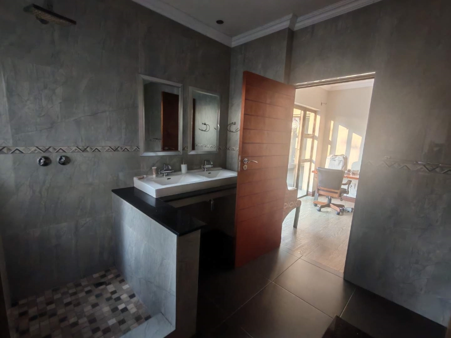 5 Bedroom Property for Sale in Zwartkop Golf Estate Gauteng