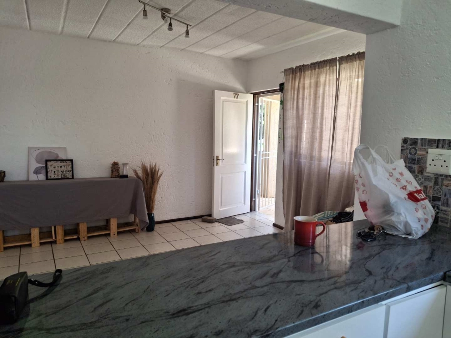 To Let 2 Bedroom Property for Rent in Sandhurst Gauteng