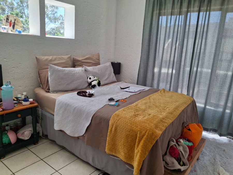 To Let 2 Bedroom Property for Rent in Sandhurst Gauteng