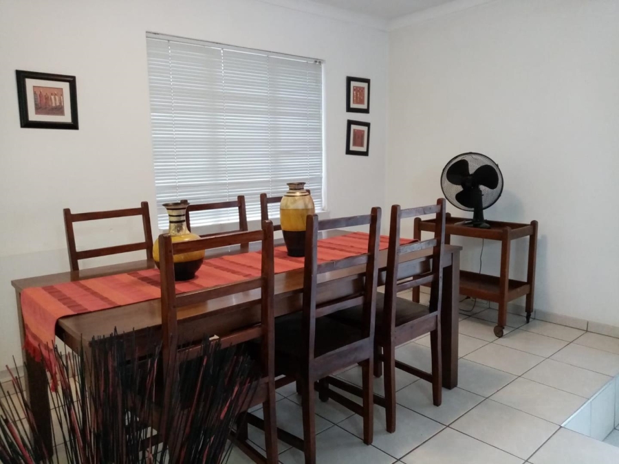 To Let 2 Bedroom Property for Rent in Fontainebleau Gauteng