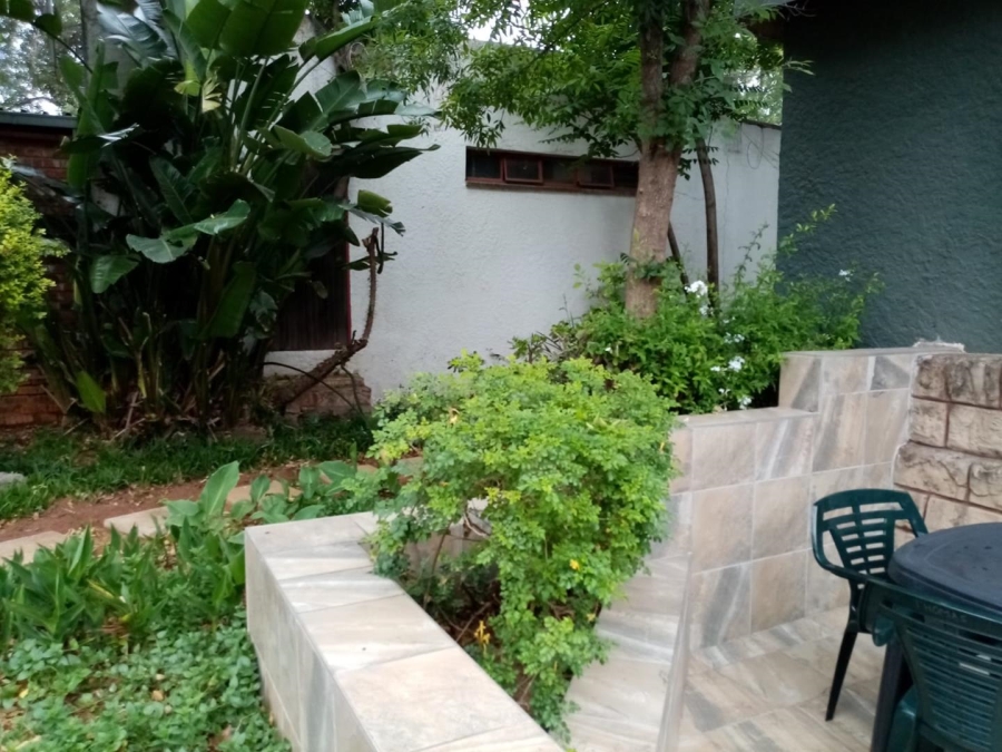 To Let 2 Bedroom Property for Rent in Fontainebleau Gauteng