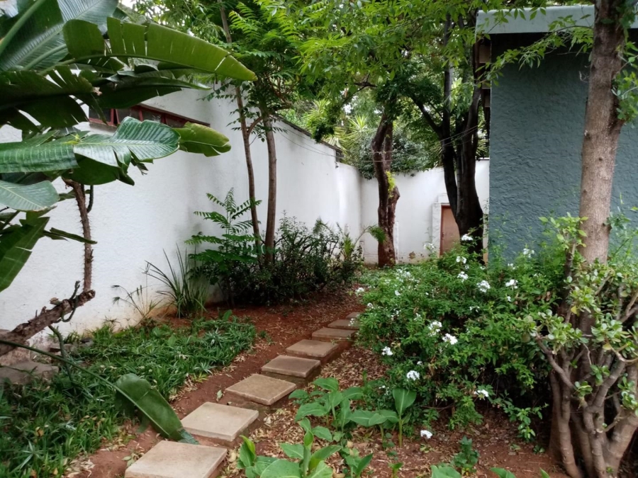 To Let 2 Bedroom Property for Rent in Fontainebleau Gauteng