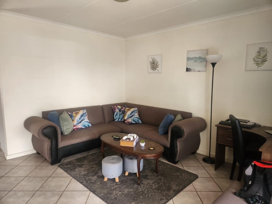 2 Bedroom Property for Sale in Rooihuiskraal Gauteng