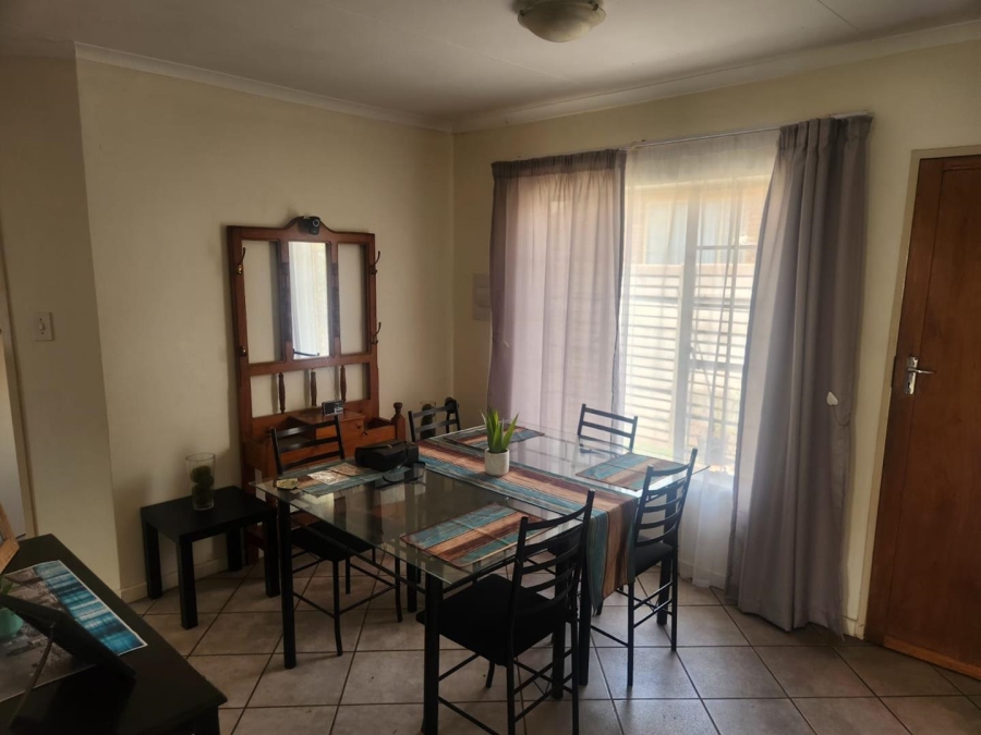 2 Bedroom Property for Sale in Rooihuiskraal Gauteng