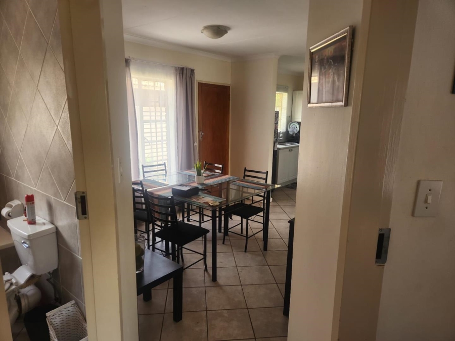 2 Bedroom Property for Sale in Rooihuiskraal Gauteng