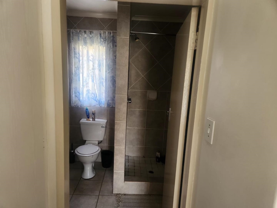 2 Bedroom Property for Sale in Rooihuiskraal Gauteng