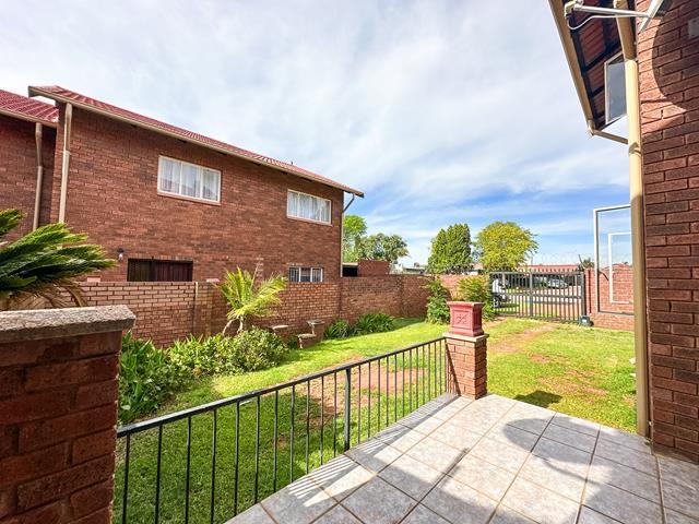 4 Bedroom Property for Sale in Garsfontein Gauteng