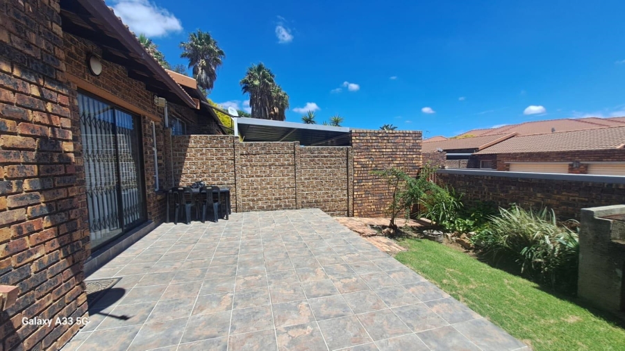 To Let 3 Bedroom Property for Rent in Buccleuch Gauteng