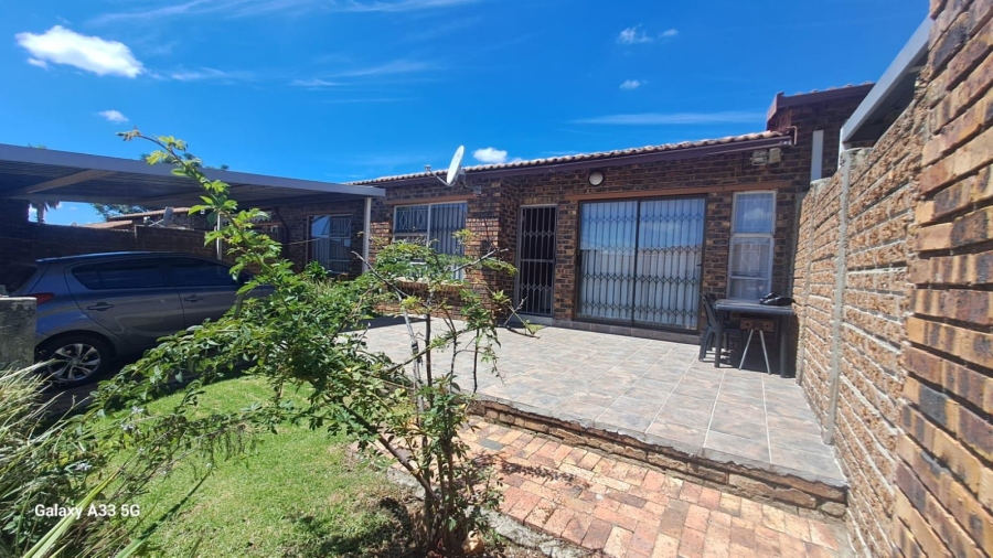 To Let 3 Bedroom Property for Rent in Buccleuch Gauteng