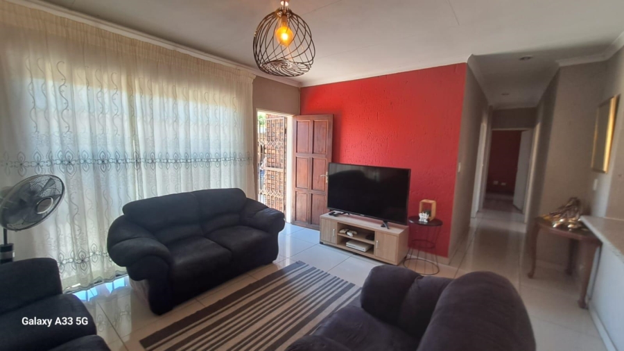 To Let 3 Bedroom Property for Rent in Buccleuch Gauteng