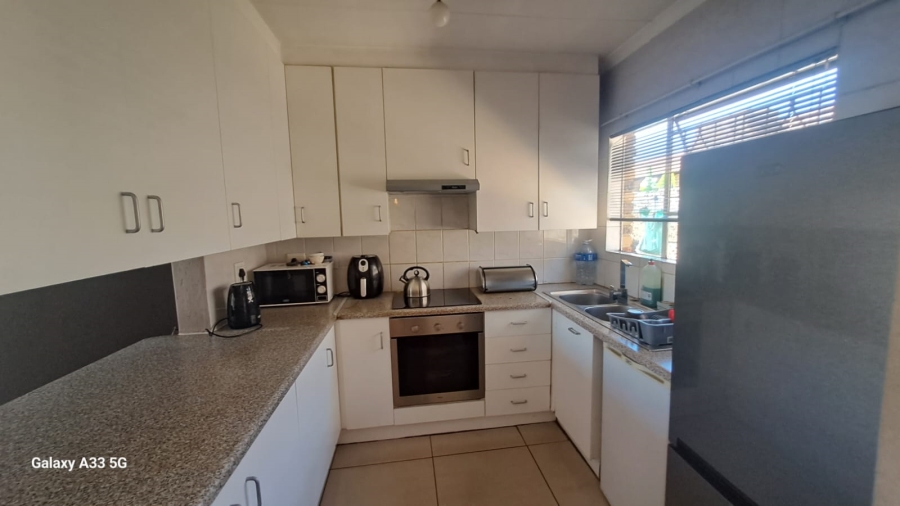 To Let 3 Bedroom Property for Rent in Buccleuch Gauteng