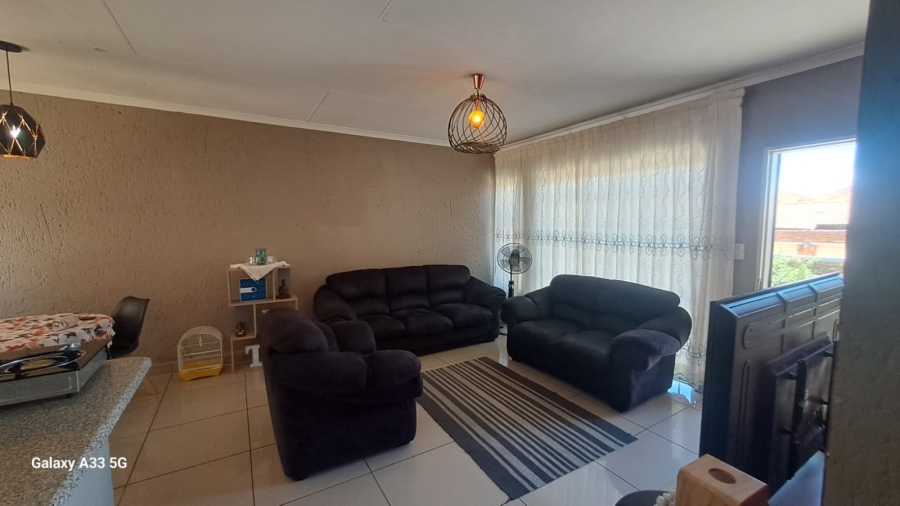 To Let 3 Bedroom Property for Rent in Buccleuch Gauteng