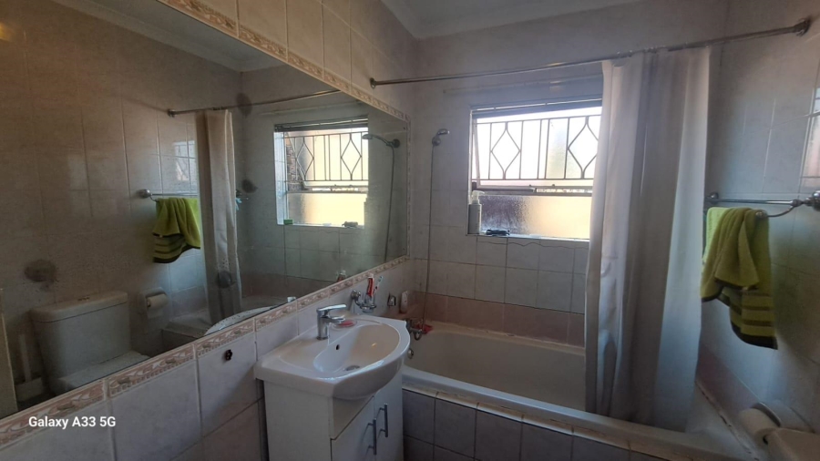 To Let 3 Bedroom Property for Rent in Buccleuch Gauteng