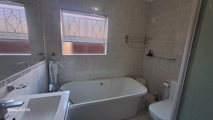 To Let 3 Bedroom Property for Rent in Buccleuch Gauteng