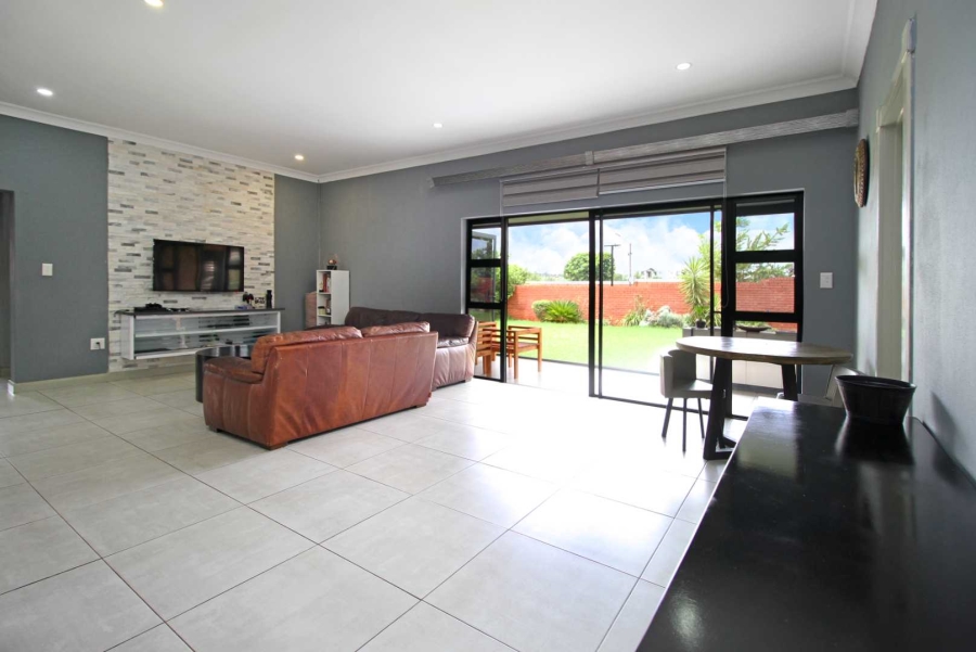 4 Bedroom Property for Sale in Willowbrook Gauteng