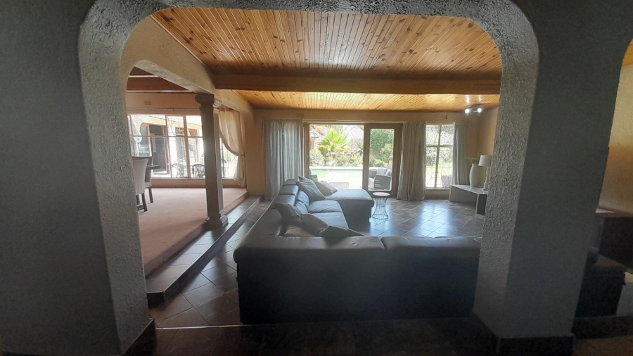 6 Bedroom Property for Sale in Glen Marais Gauteng