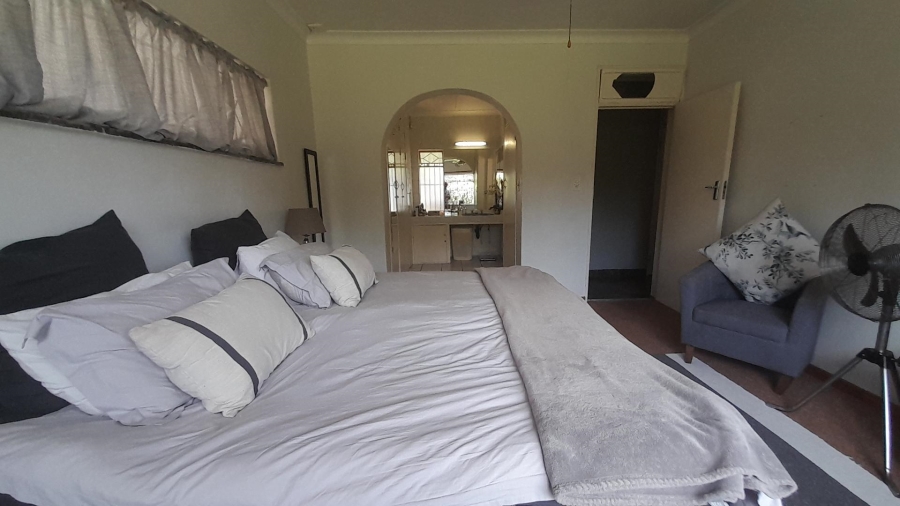 6 Bedroom Property for Sale in Glen Marais Gauteng