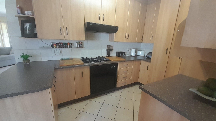 6 Bedroom Property for Sale in Glen Marais Gauteng