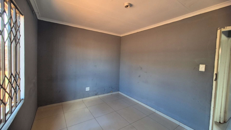 2 Bedroom Property for Sale in Protea Glen Gauteng