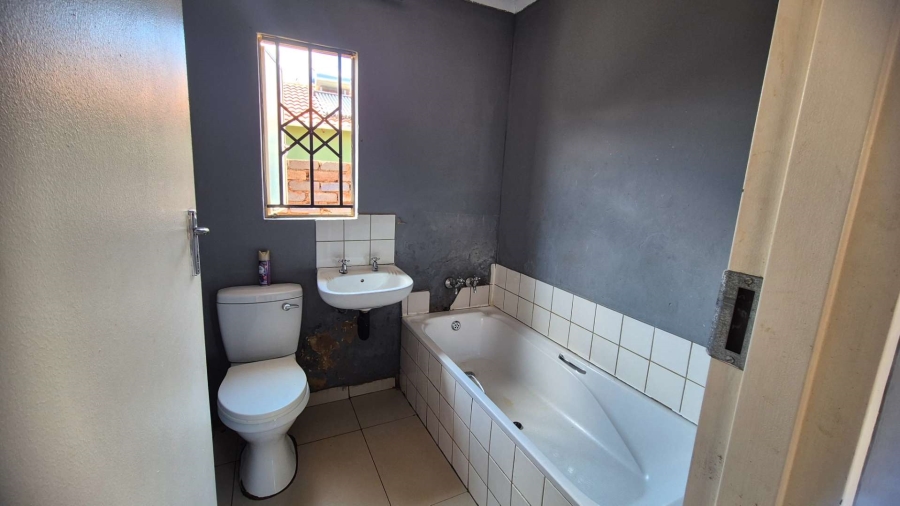 2 Bedroom Property for Sale in Protea Glen Gauteng