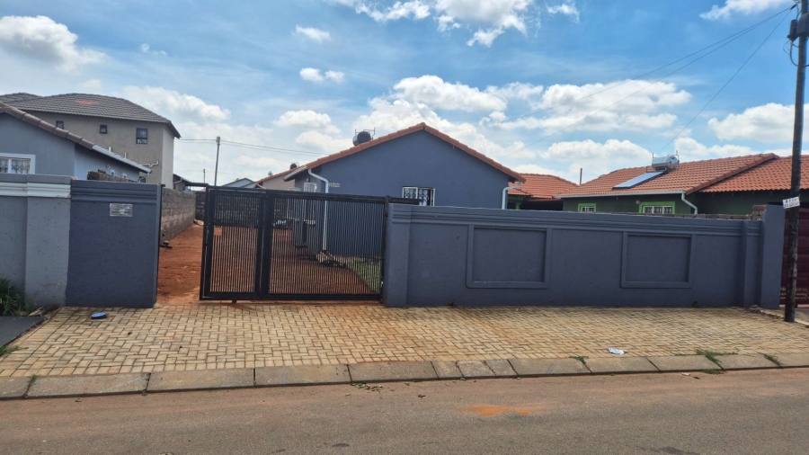 2 Bedroom Property for Sale in Protea Glen Gauteng