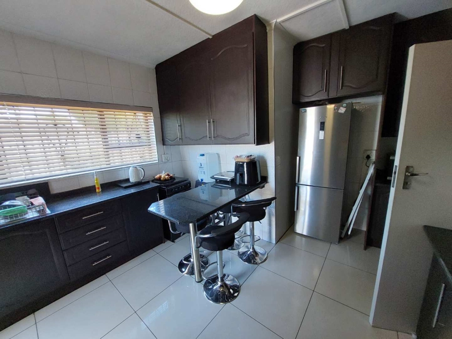 6 Bedroom Property for Sale in Robertsham Gauteng