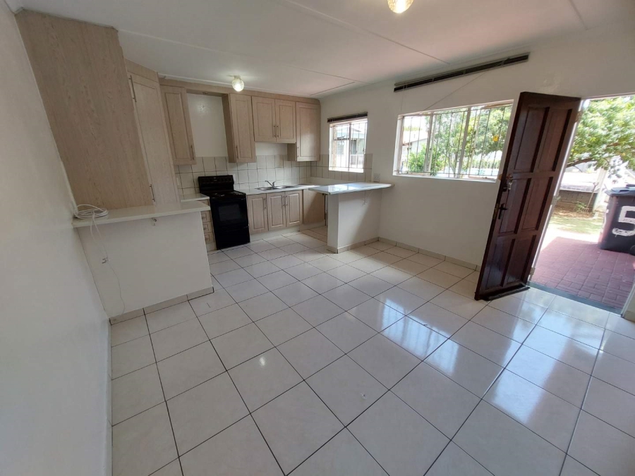 6 Bedroom Property for Sale in Robertsham Gauteng