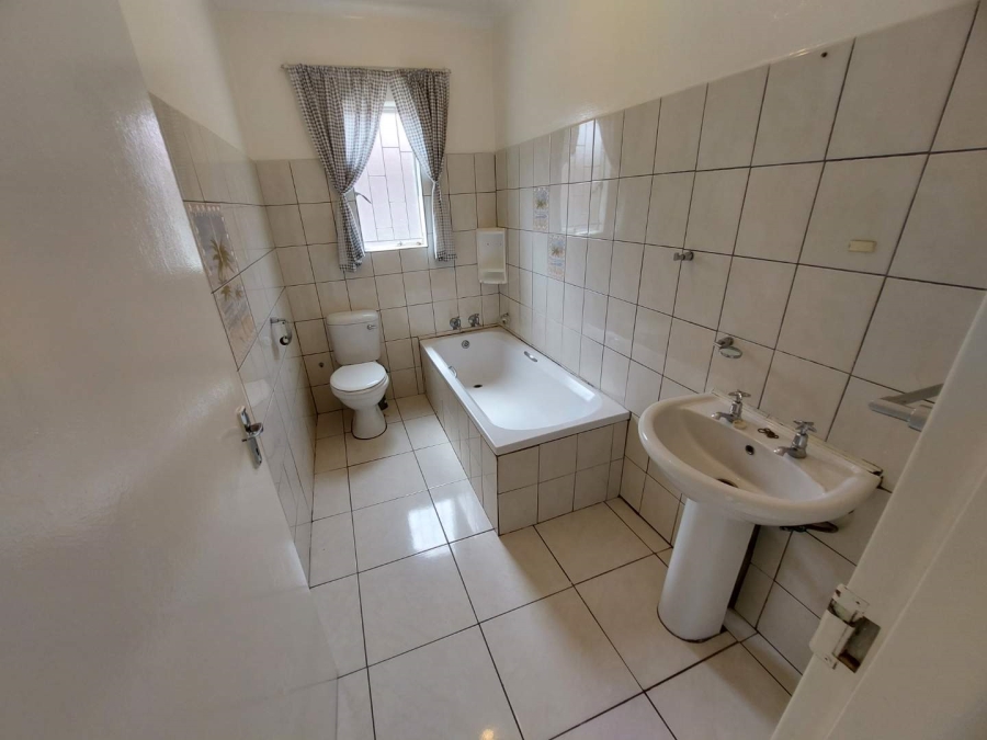 6 Bedroom Property for Sale in Robertsham Gauteng