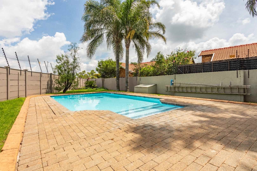 3 Bedroom Property for Sale in Radiokop Gauteng