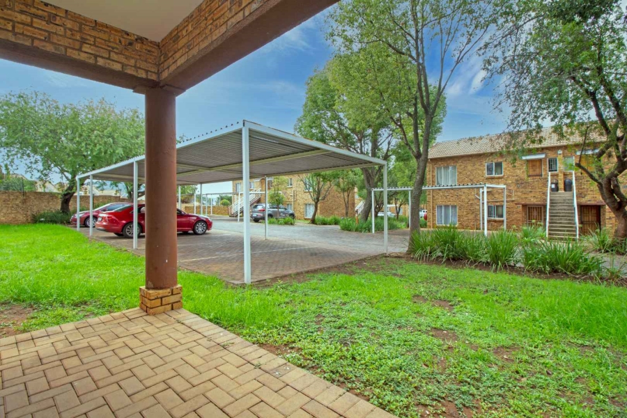 2 Bedroom Property for Sale in Wilgeheuwel Gauteng