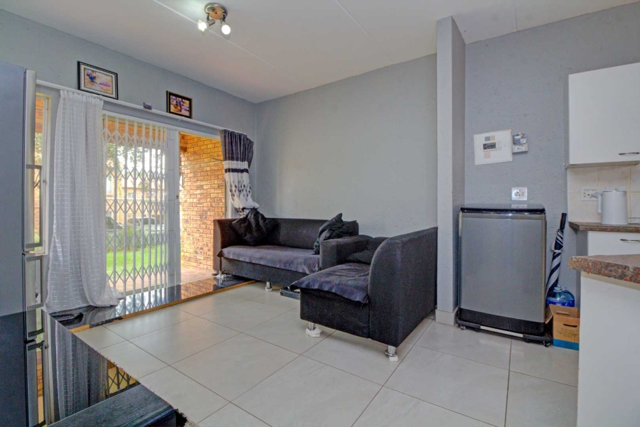 2 Bedroom Property for Sale in Wilgeheuwel Gauteng