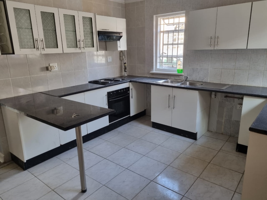 To Let 2 Bedroom Property for Rent in Orange Grove Gauteng