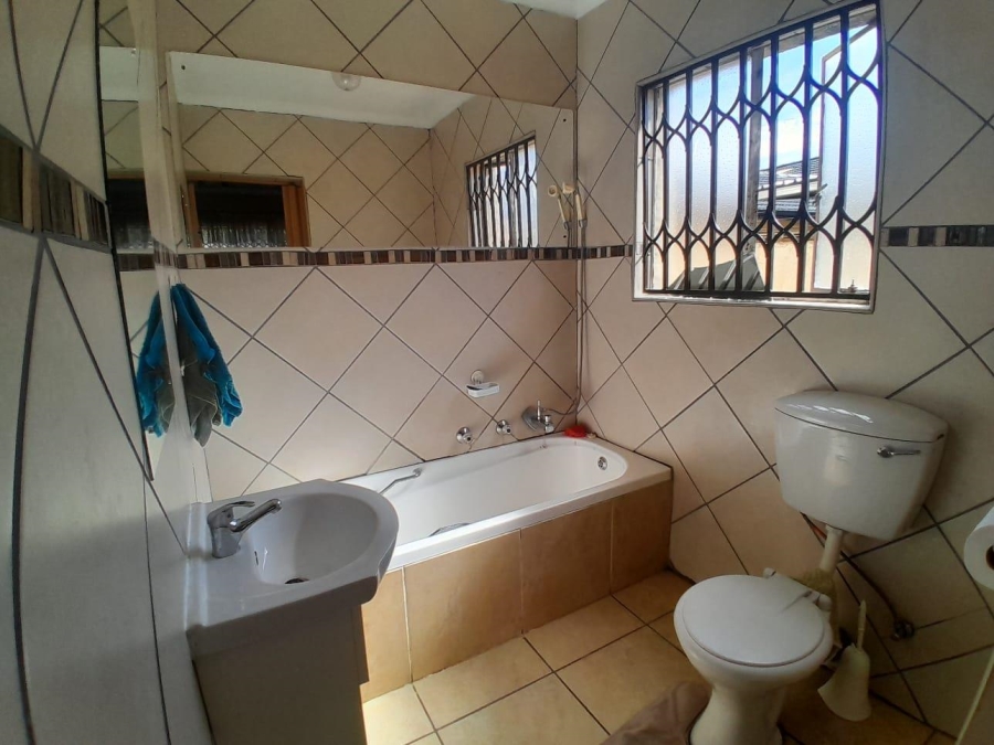 4 Bedroom Property for Sale in Brackenhurst Gauteng