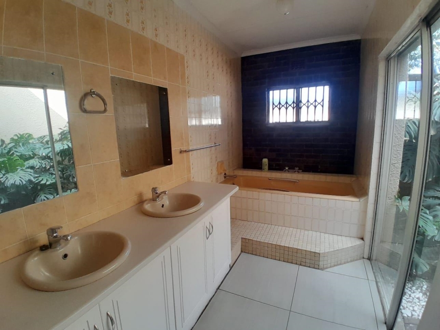 4 Bedroom Property for Sale in Brackenhurst Gauteng